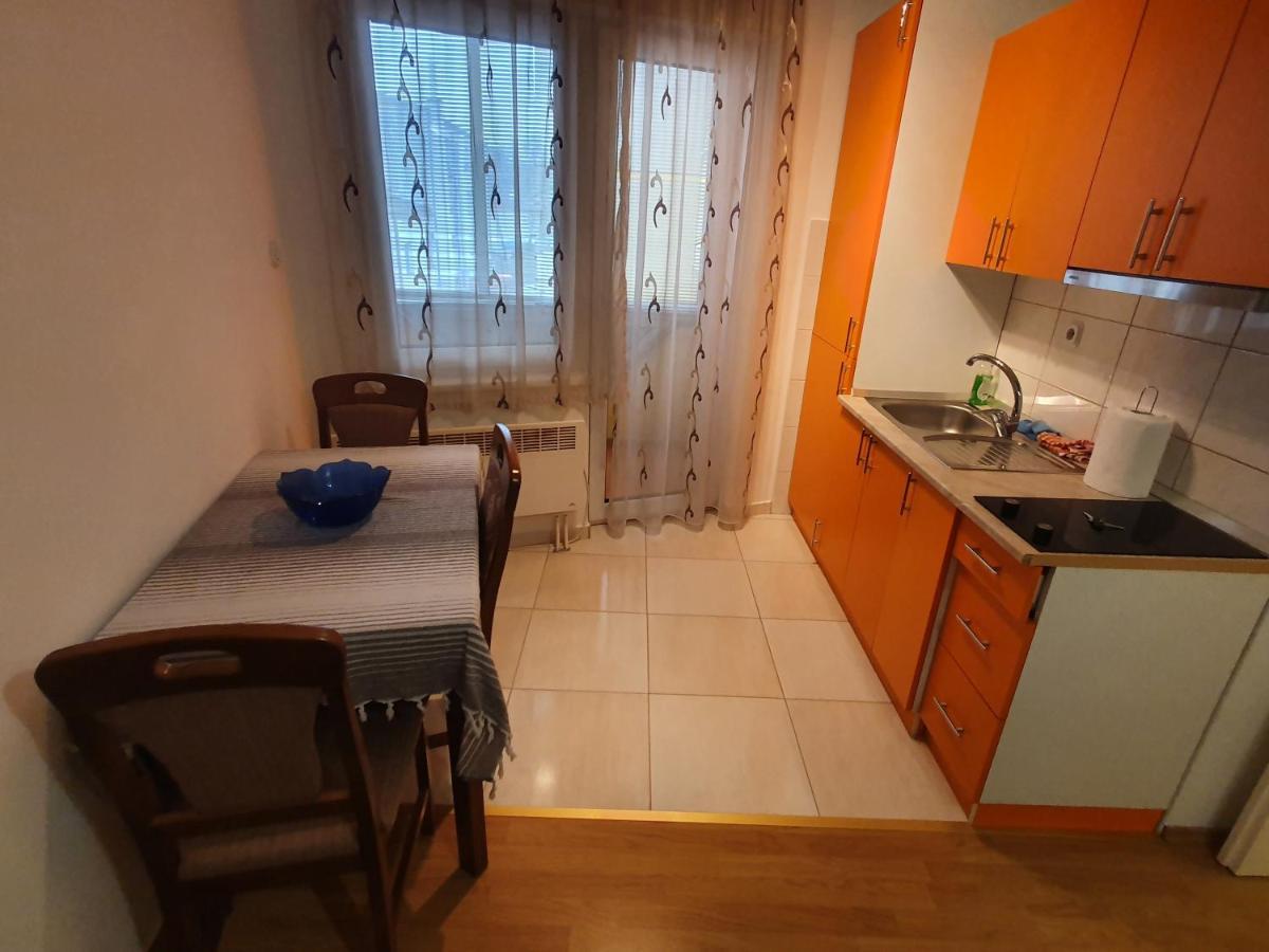 Stan Na Dan Prnjavor, Gajba U Centru Apartment Екстериор снимка